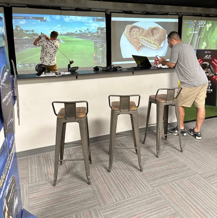 Indoor virtual golf
