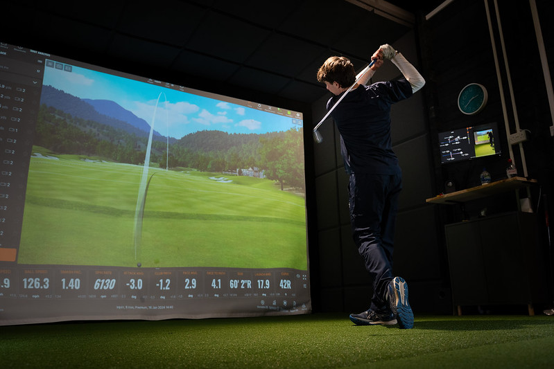indoor golf sim
