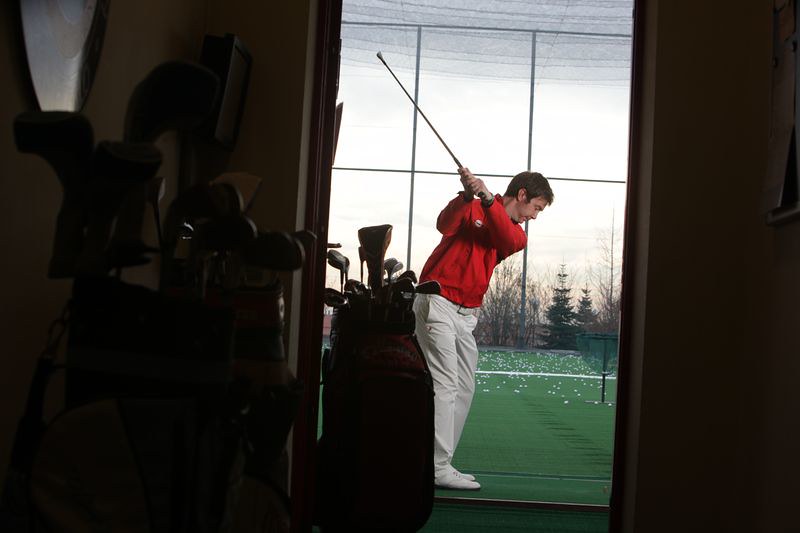 indoor golfer